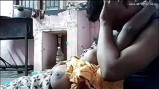 Indian house wife big boobs showing