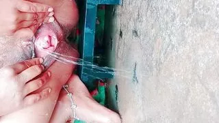 Desi alone bhabhi SAVING VERY LONG HAIRY PUSSY and fingring niked bath leaked viral mms