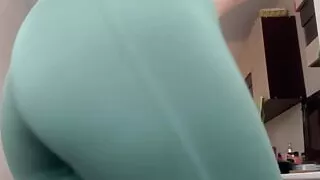 worship juicy ass in tights leggings show