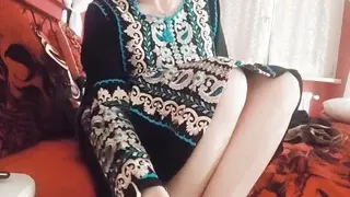 Crossed Legs Fetish with Sexy Arabian Girl