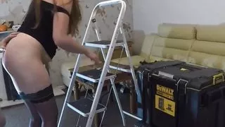 Home alone, the horny MILF called the handyman to fuck him
