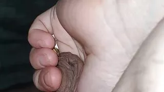 Step mom in bed will handjob naked step son ???