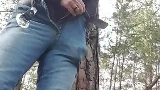 Going nude outdoor and squirting