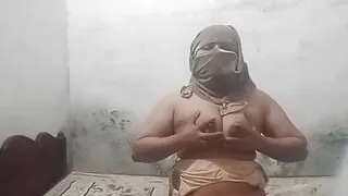 Koi dawer h Jo MJ real mn chody ...? Bhabi Nikaqb mn dance krty howy Gand Hilaty howy danda choot mn ly rhi th,