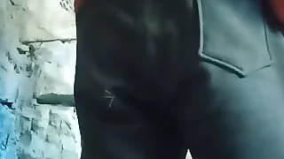 Sobha aunty ke bathroom mai jaakar uske heels par muth mari