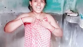 ????????DESI INDIAN BATHROOM SEX   (Cheating Wife Amateur Homemade Wife Real Homemade Tamil 18 Year Old Indian Uncensored Japane