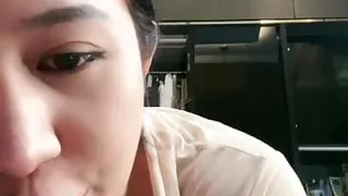 Show plugs pussy until wet in room