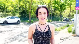 Leila, 18, librarian in Toulouse!