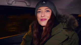 A camgirl fucks with a fan