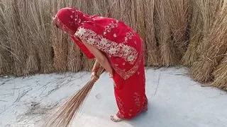 Indian Beutifull maid wife outdoor fucking