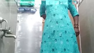 Hot Bhabhi Bathing Mumbai