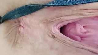 Sexy MILF Plays with Wet Pussy
