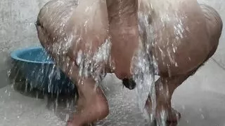 The fun of bathing naked is something else.