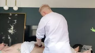 Horny daddy gets hard during massage and seduces the masseur.