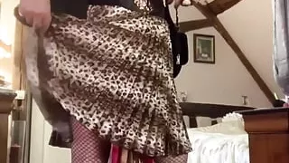 Outfit with a little pleated leopard skirt