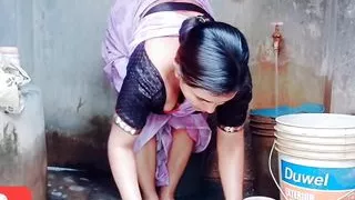 Village Bhabhi Deep Cleavage With Big Boobs