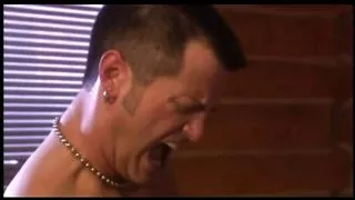 Guy licks and plows girlfriend's delicate shaved pussy in her room