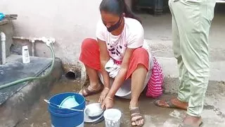 Indian stepsister Sonia was cleaning the dishes, seeing my high made her weather, started riding my