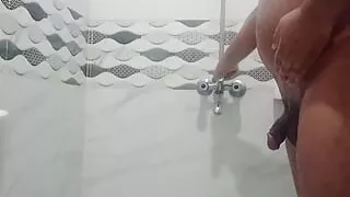 washroom m nahaty hauy bahi ki gand check kro