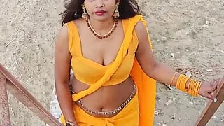 Desi Village Model Full Deep Navel And Big Boobs Deep Cleavage