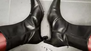 Here I squirt a load of on my own high-heeled leather short-shaft boots and wear a nylon pantyhose o