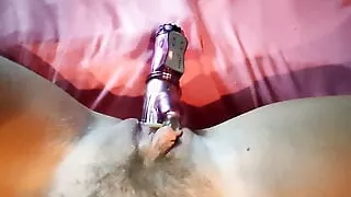 Hot girl greluda alone at home, siririca until she cums