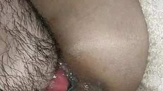 Desi bhabhi leaked mms, devar ka lund choos ke upar se chad gayi bhabhi