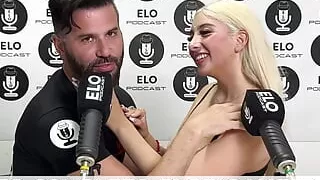 Lore Sofia Plays Rock-paper Or Scissors With Spicy Elo