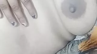 Bhabi dewar ko yaad krti houy raat ko apni phudi marni lg gaye khud hi aur piss kar kar kar room man hi, uff maza bahut aaya