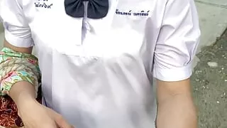 Student Take a walk in the garden