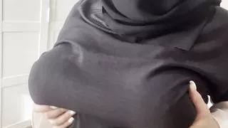 Algerian aunty with big tits in hijab