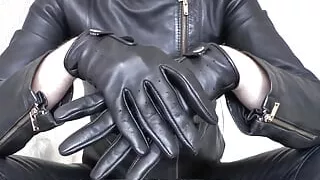 I Allow You to Stare at Me for 10 Minutes