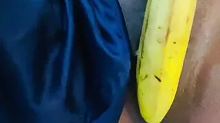 Desi Indian girl banana fucking pussy