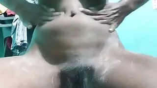 Massage to women body for maintain beauty,