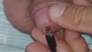 Placing the USB cable connected to the mains at full power inside the stick