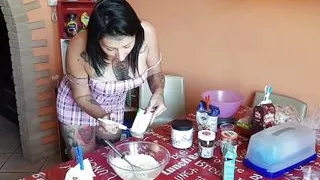 Lady Muffin: Horny MILF Makes Porn Pancakes