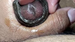 Guy masturbating by rubbing the head of the dick and fingering it like a pussy