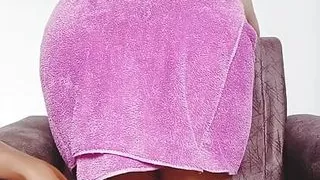 Dewar massaged his sister-in-law with pleasure.