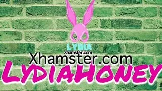 Lydia Squirt begore His Cum onto pussy