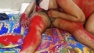 Akeli bhabhi dekh jamke kheli chudai wali holi