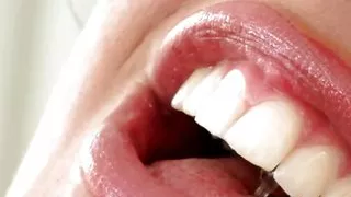 Anal loving solo GF toys ass in amateur closeup scene