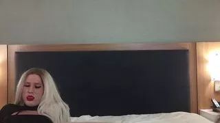 Sissy Bailey Wilde Gets Footjob