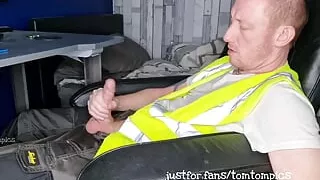 Scally tradie vapes, wanks and cums