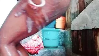 Indian housewife sapna take a mastrubation on bathroom