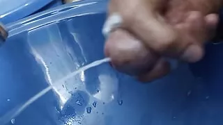 I masturbate in the sink, come and then wash