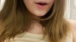 Amateur girl solo masturbating in shower