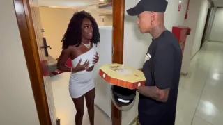 Fui Fazer Entrega De Uma Pizza Por Para Preta Gostosa Ela Me Convidou Para Dentro Da Casa Dela E Pagou Com Xerecard Cadelinha Fodendo Com Vontade E Gemendo Alto Na Pica (completo No Red E No Cher 6 Min With Alicia Ribeiro