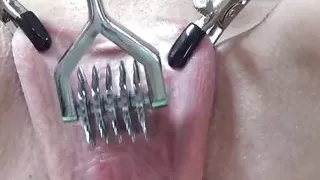 Stromfolter Bei Sklavin Anny an Der Pussy