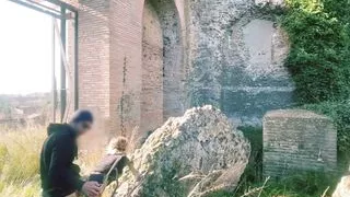 A 90 in the Roman ruins with a plug