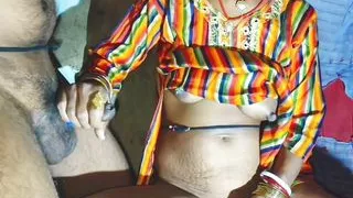 Indian hot wife sex with boyfriend in the morning.makan malik ne apne bahu ke sath chupke se hard sex kiya.pati ne patni